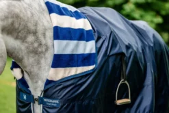 Ausreitdecke Newmarket Rain Sheet FS26, Regendecke, mit festem Halsteil, Fleecefutter