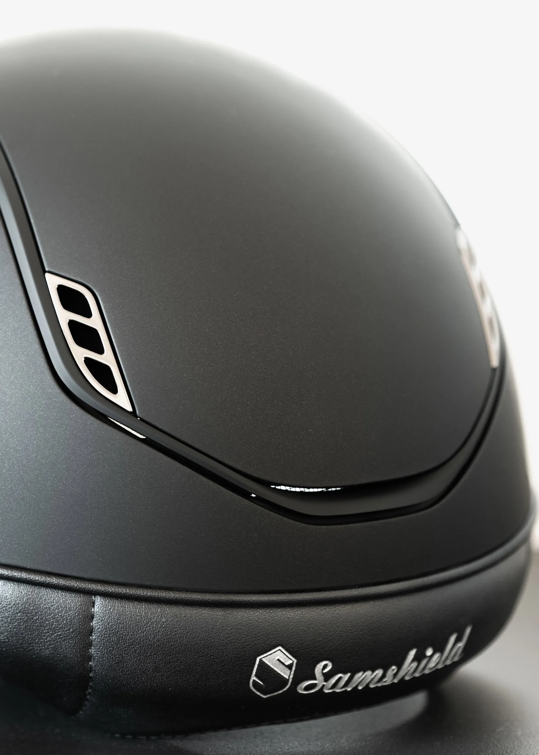 Reithelm Classic 2.0 Shadowmatt, Trim Matt, Blason Black Chrome, 5 Swarovski Hematite