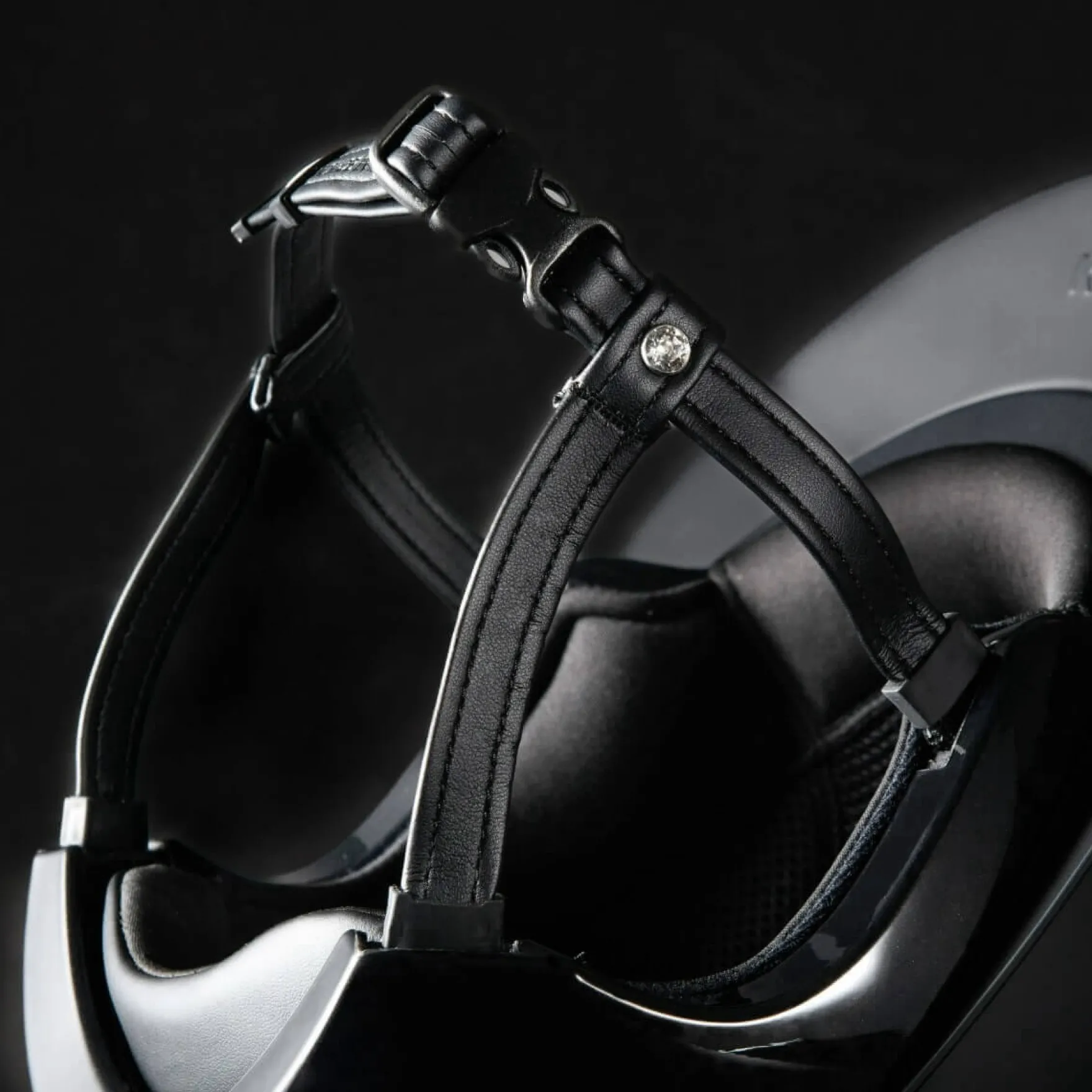 Reithelm Kooki Lady Shadow Crystals Rivet