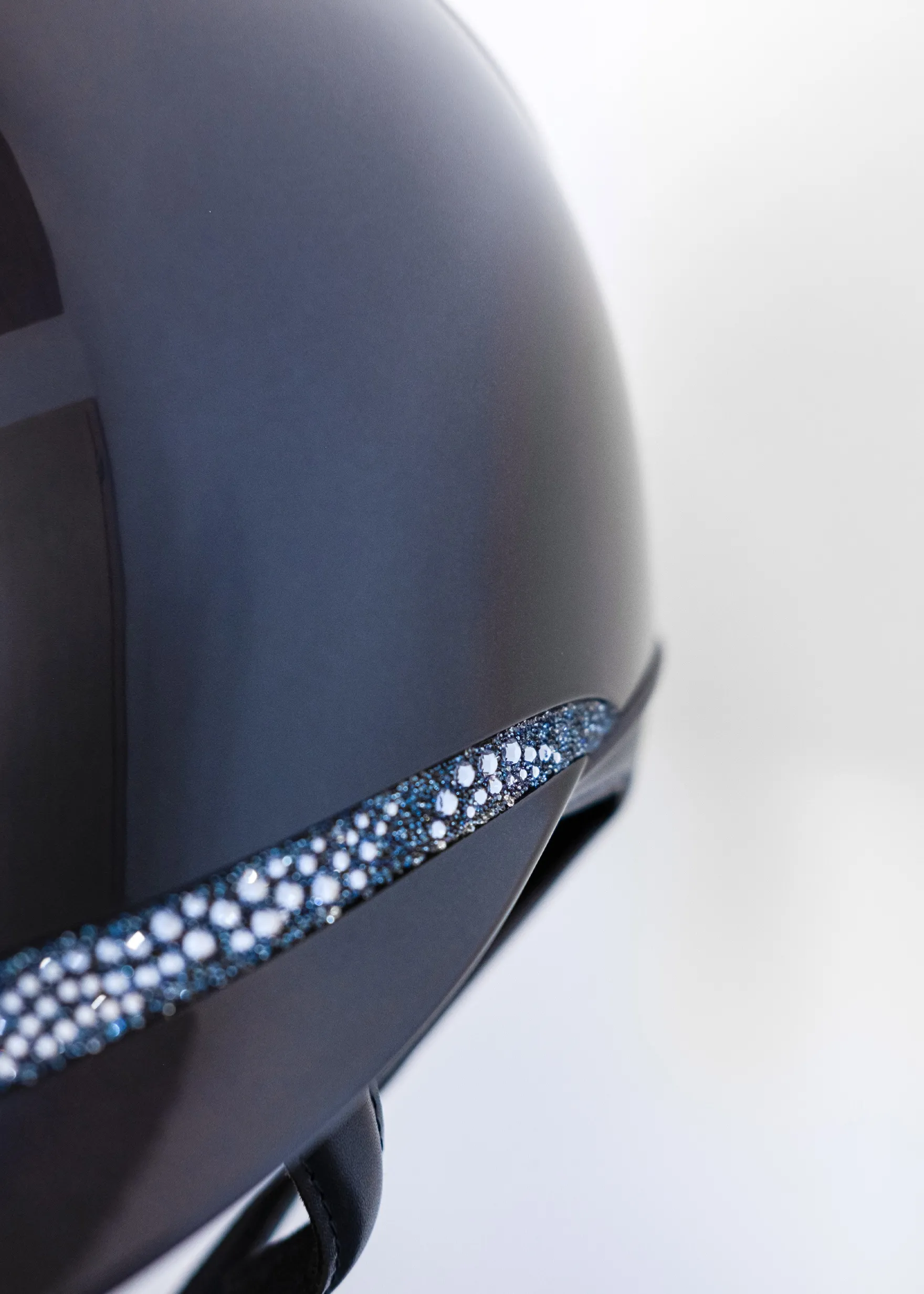 Reithelm Miss Shield 2.0 SG, Frontal Band Crystal Intarsia, Trim + Blason Black Chrome