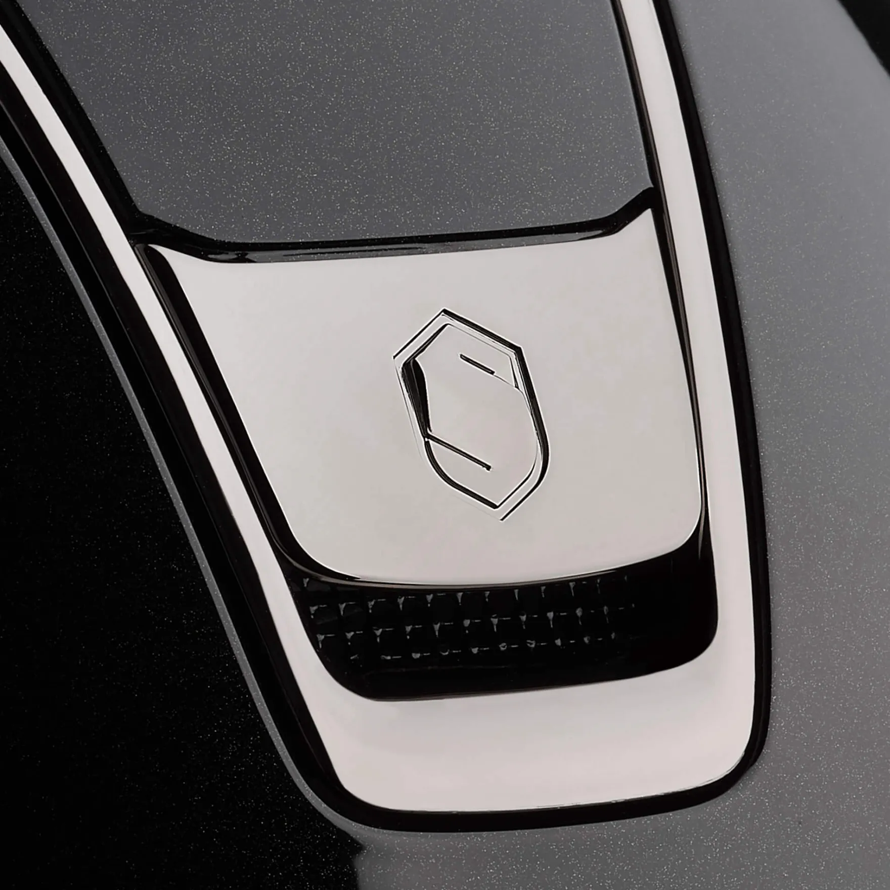 Reithelm Miss Shield 2.0 Shadowglossy, Trim + Blason Black Chrome