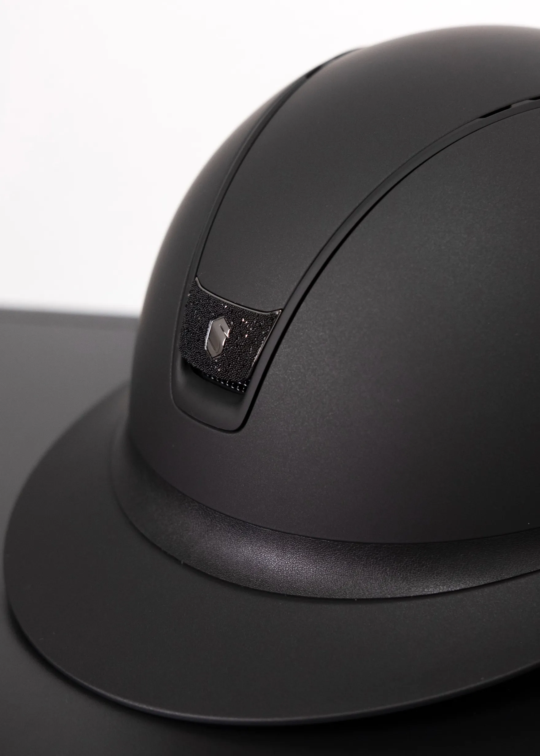Reithelm Miss Shield 2.0 Shadowmatt, Trim Matt Black, Blason Crystal Fabric Black