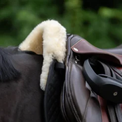 Schabracke, mit innenliegenden Taschen, Lammfell, Dressurschabracke